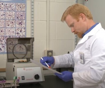 Клиника лечения наркозависимости в Старой Купавне Врач в кабинете клиники